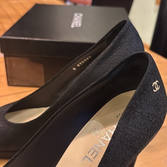 CHANEL CC interlocking black suede leather textured pumps heels sz 41.5 w box - Picture 12 of 16